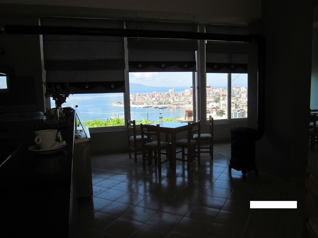 Guest House And Tavern Leo Sarande Bagian luar foto