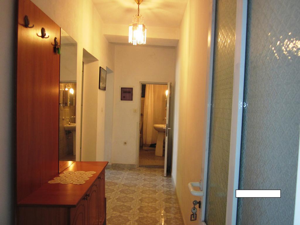 Guest House And Tavern Leo Sarande Bagian luar foto
