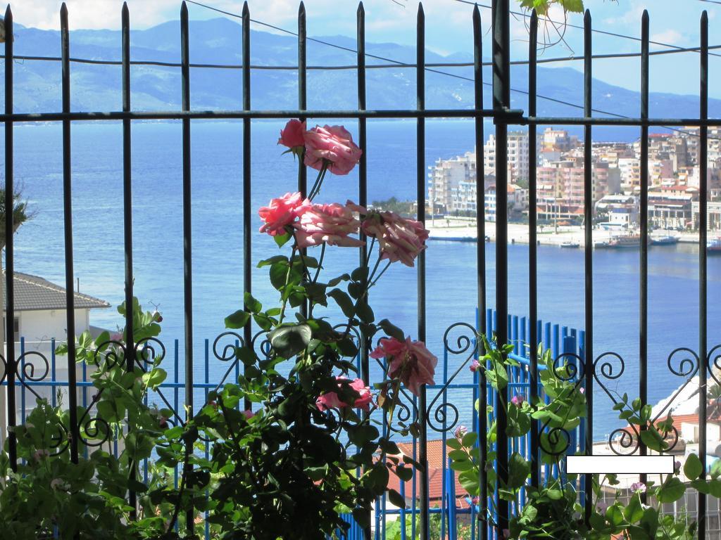 Guest House And Tavern Leo Sarande Bagian luar foto