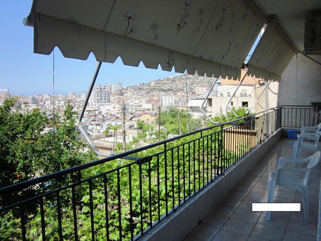 Guest House And Tavern Leo Sarande Bagian luar foto