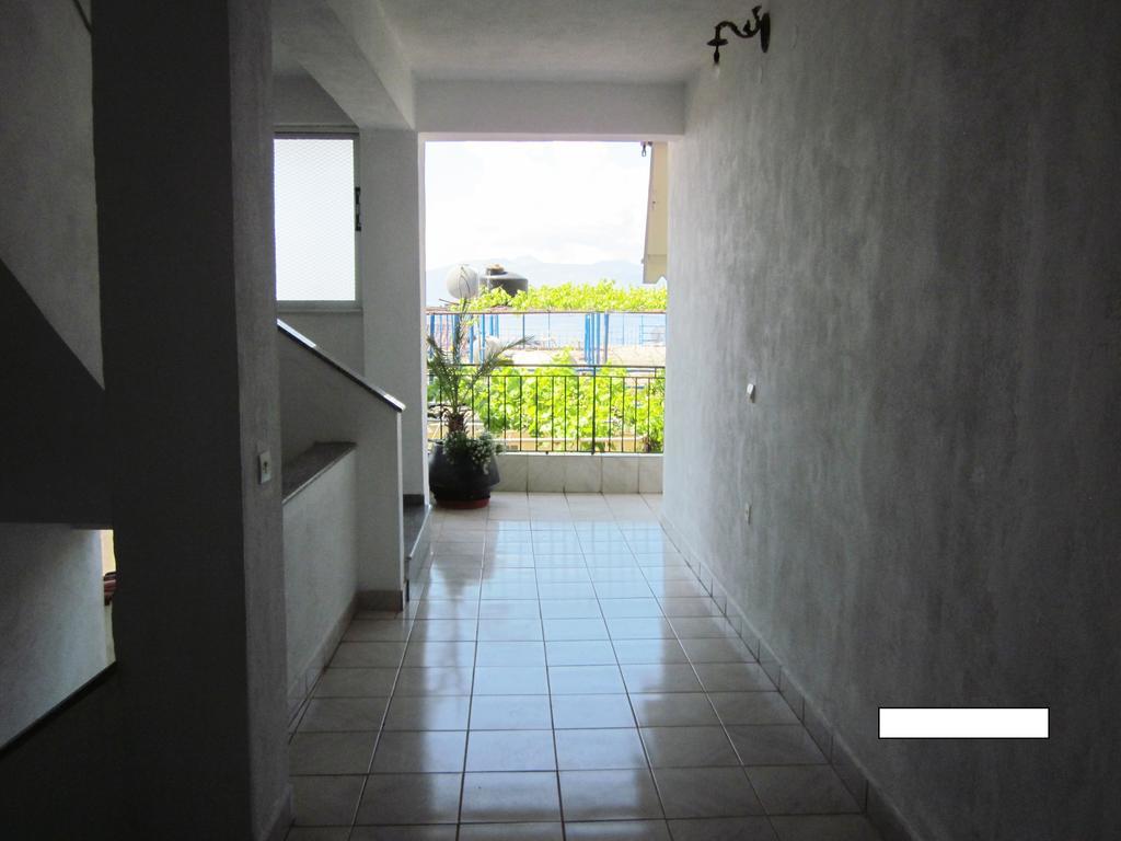 Guest House And Tavern Leo Sarande Bagian luar foto