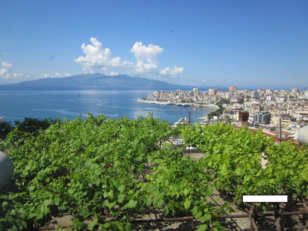 Guest House And Tavern Leo Sarande Bagian luar foto