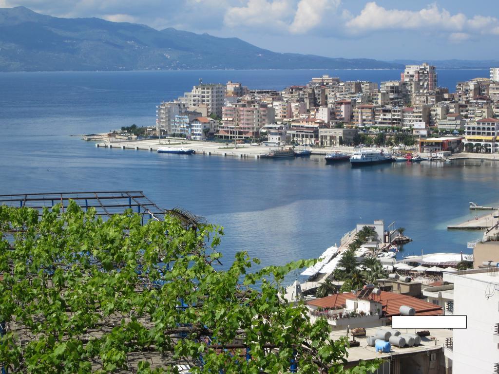 Guest House And Tavern Leo Sarande Bagian luar foto