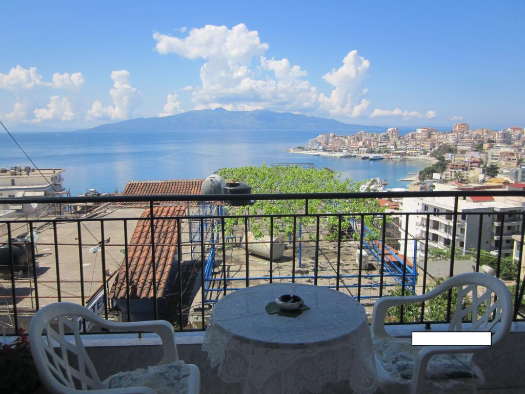 Guest House And Tavern Leo Sarande Bagian luar foto