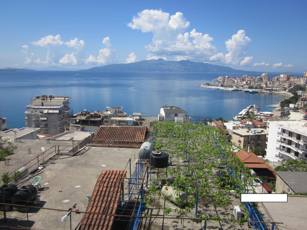 Guest House And Tavern Leo Sarande Bagian luar foto