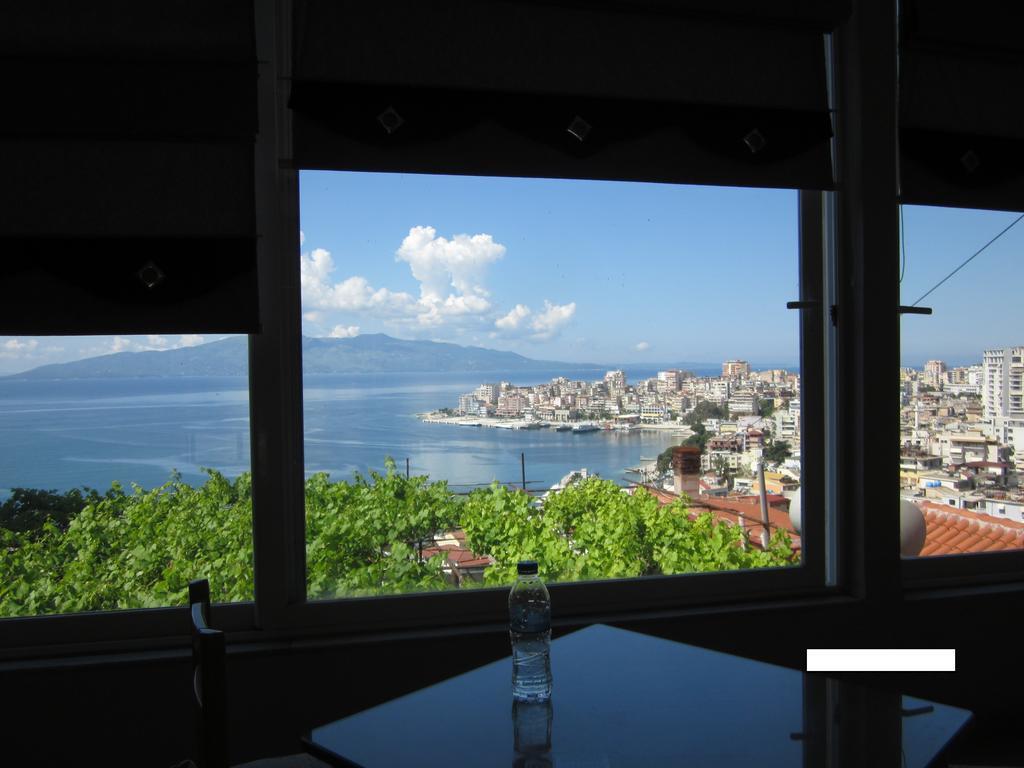 Guest House And Tavern Leo Sarande Bagian luar foto