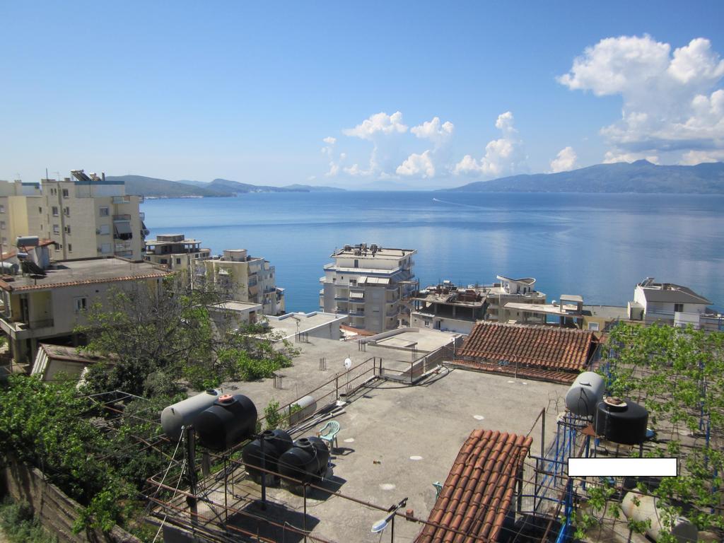 Guest House And Tavern Leo Sarande Bagian luar foto