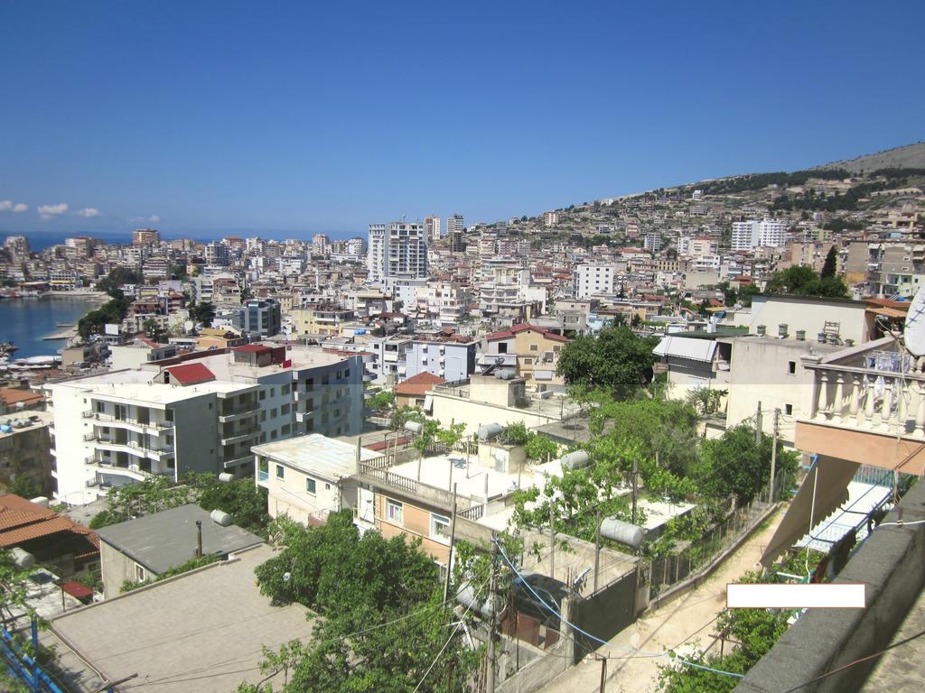 Guest House And Tavern Leo Sarande Bagian luar foto