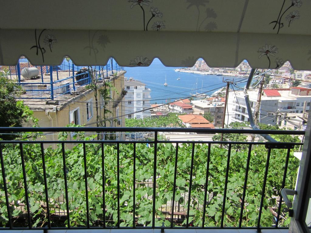 Guest House And Tavern Leo Sarande Bagian luar foto