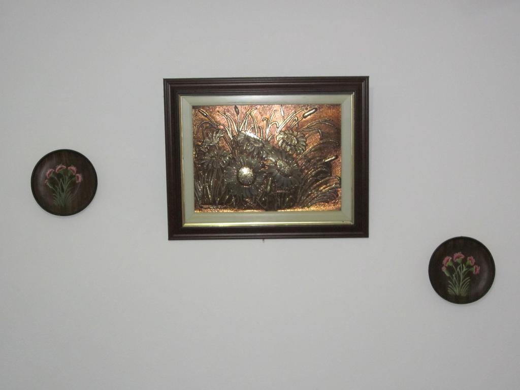 Guest House And Tavern Leo Sarande Bagian luar foto