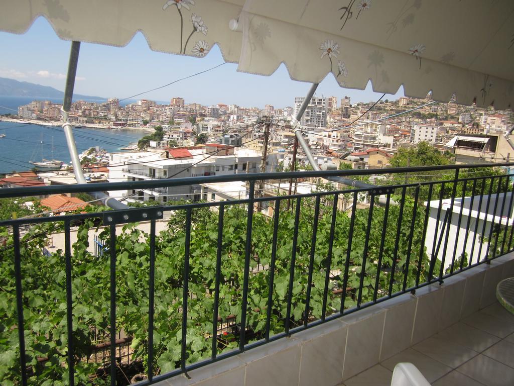 Guest House And Tavern Leo Sarande Bagian luar foto